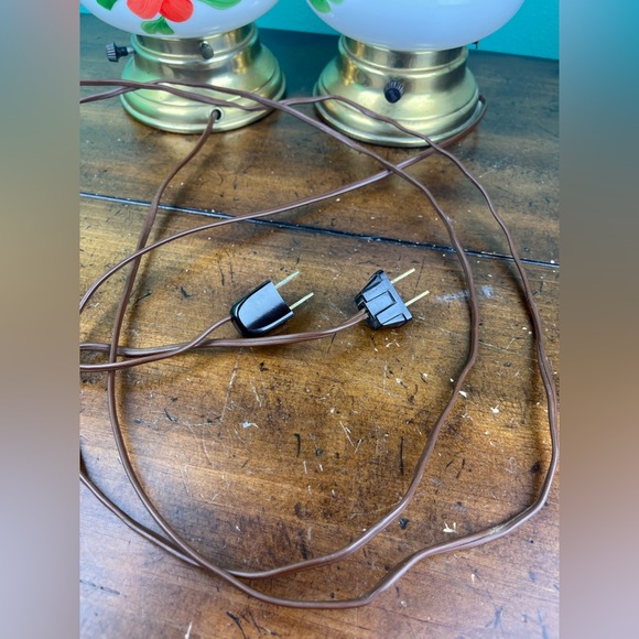 Vintage Pair 50s Milk Glass Hand Painted Table Boudoir Lamps 10 1/2" Electric - Picture 9 of 10